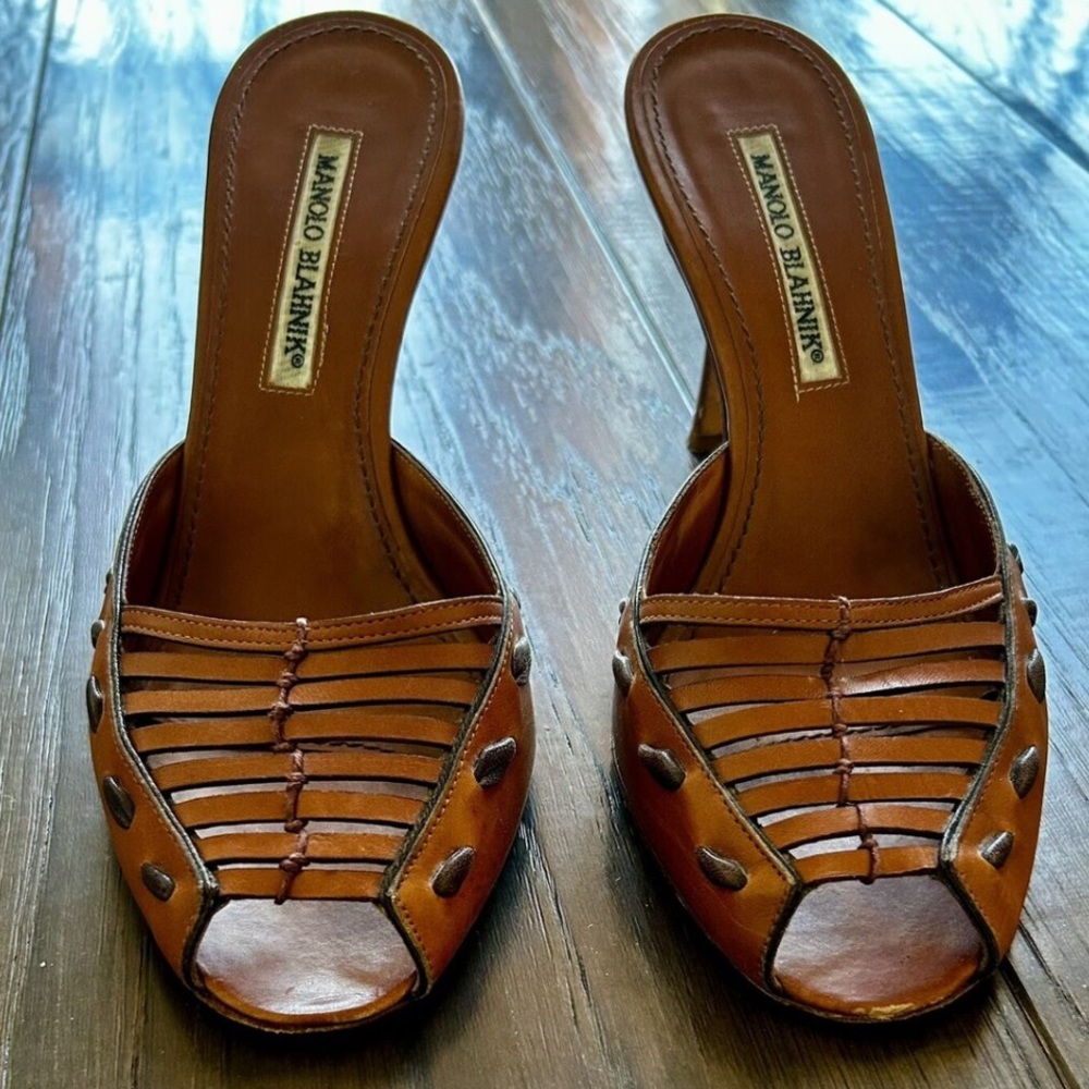MANOLO BLAHNIK BROWN WEAVING MULES (vintage)